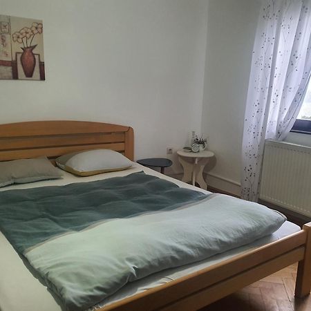 סמדרבו Hostelche Guest House מראה חיצוני תמונה