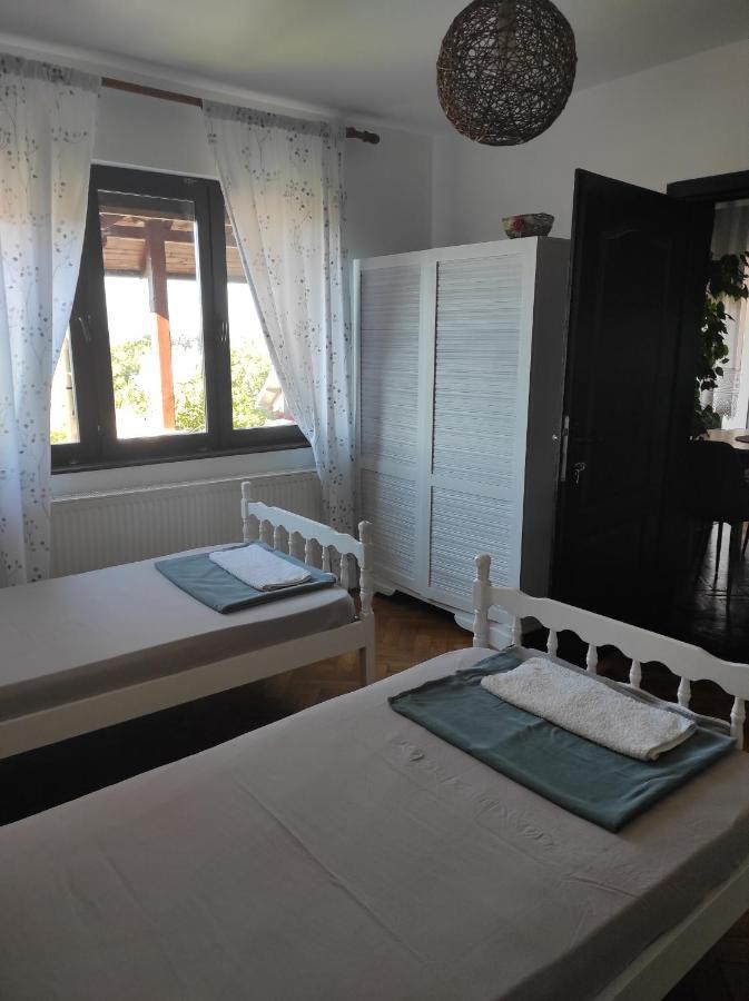 סמדרבו Hostelche Guest House מראה חיצוני תמונה
