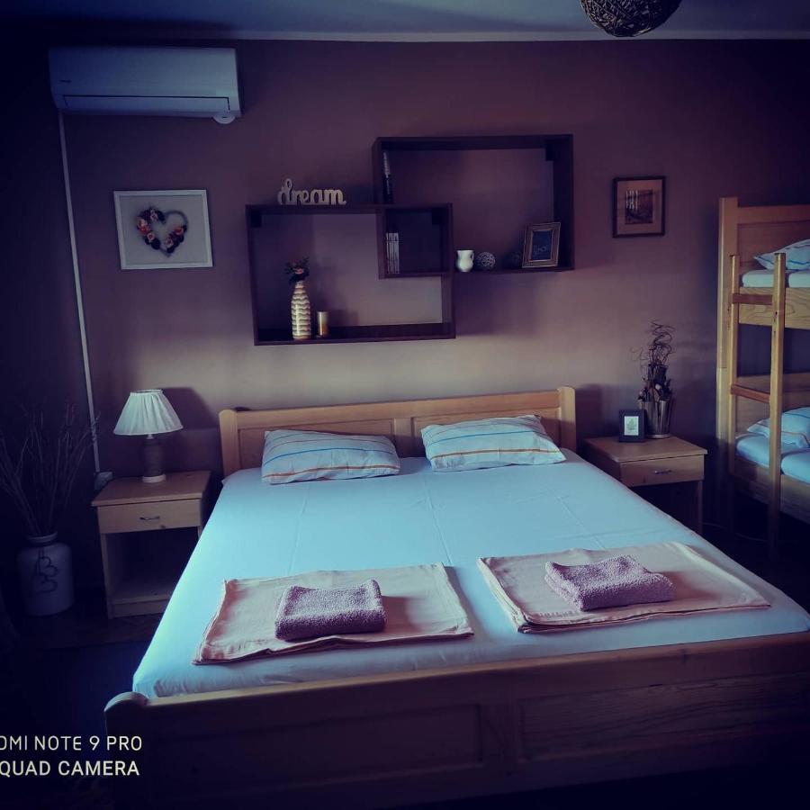 סמדרבו Hostelche Guest House מראה חיצוני תמונה