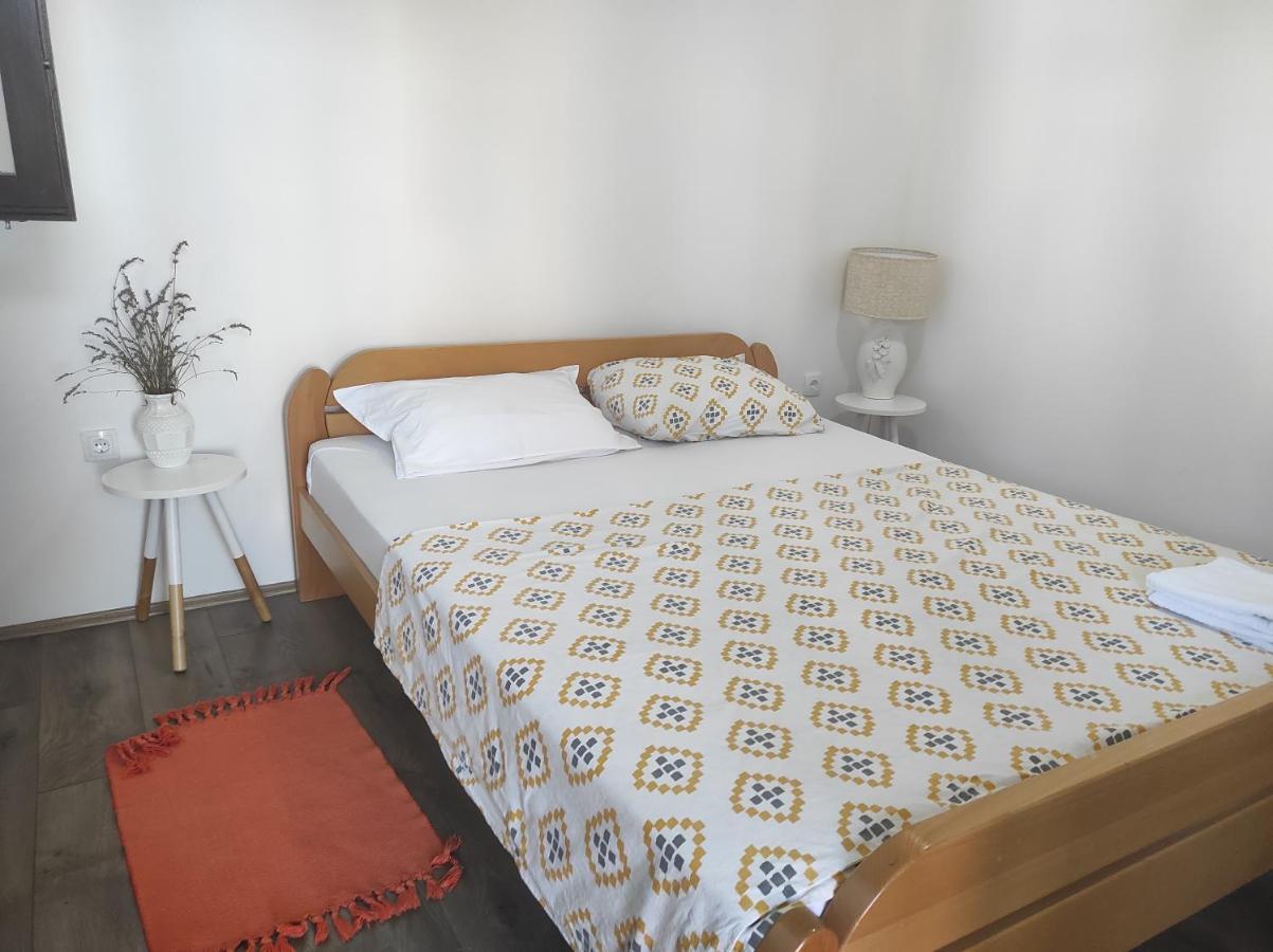סמדרבו Hostelche Guest House מראה חיצוני תמונה