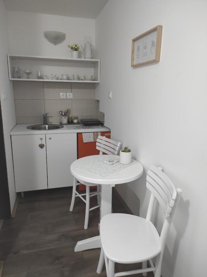 סמדרבו Hostelche Guest House מראה חיצוני תמונה