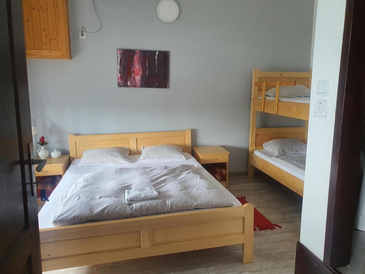 סמדרבו Hostelche Guest House מראה חיצוני תמונה