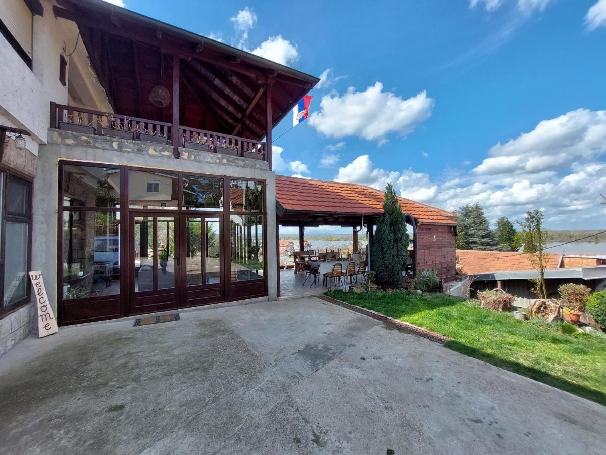 סמדרבו Hostelche Guest House מראה חיצוני תמונה