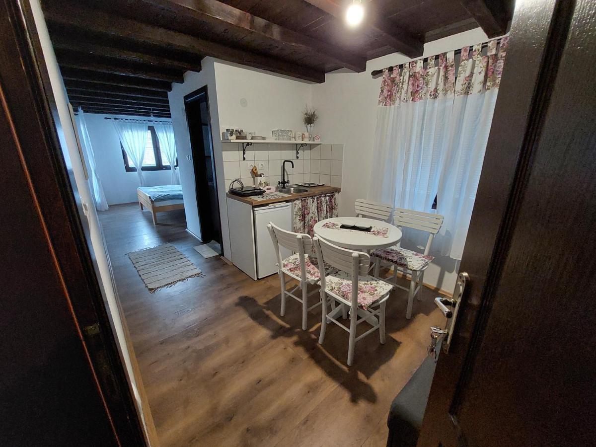 סמדרבו Hostelche Guest House מראה חיצוני תמונה