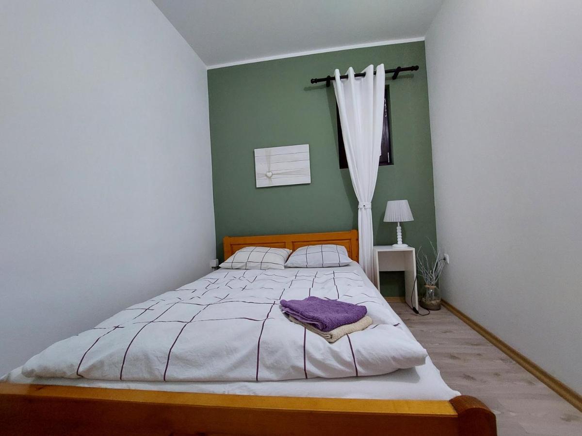 סמדרבו Hostelche Guest House מראה חיצוני תמונה