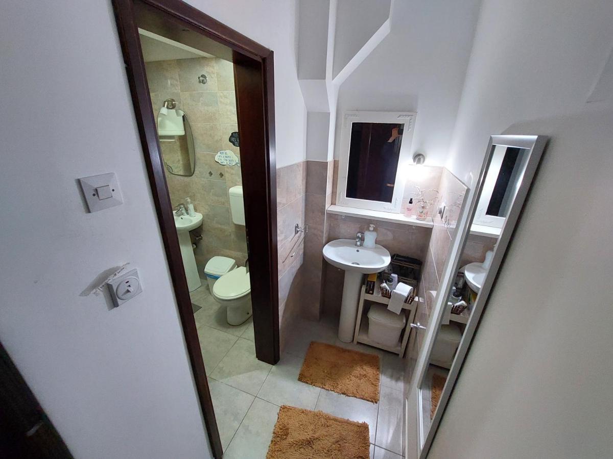 סמדרבו Hostelche Guest House מראה חיצוני תמונה