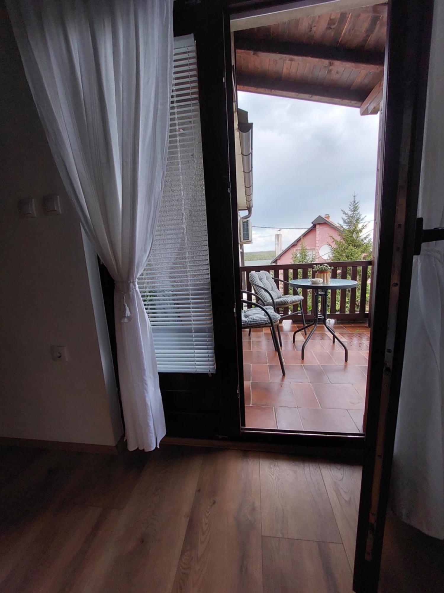 סמדרבו Hostelche Guest House מראה חיצוני תמונה