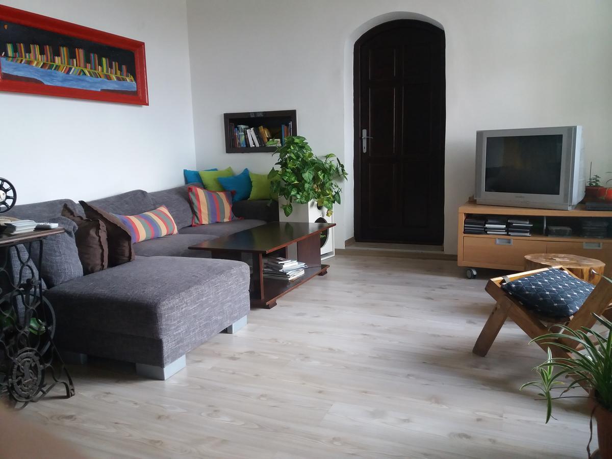 סמדרבו Hostelche Guest House מראה חיצוני תמונה