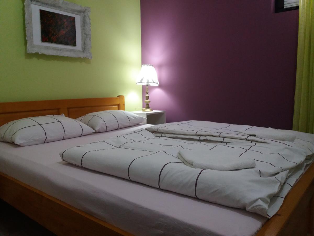 סמדרבו Hostelche Guest House מראה חיצוני תמונה