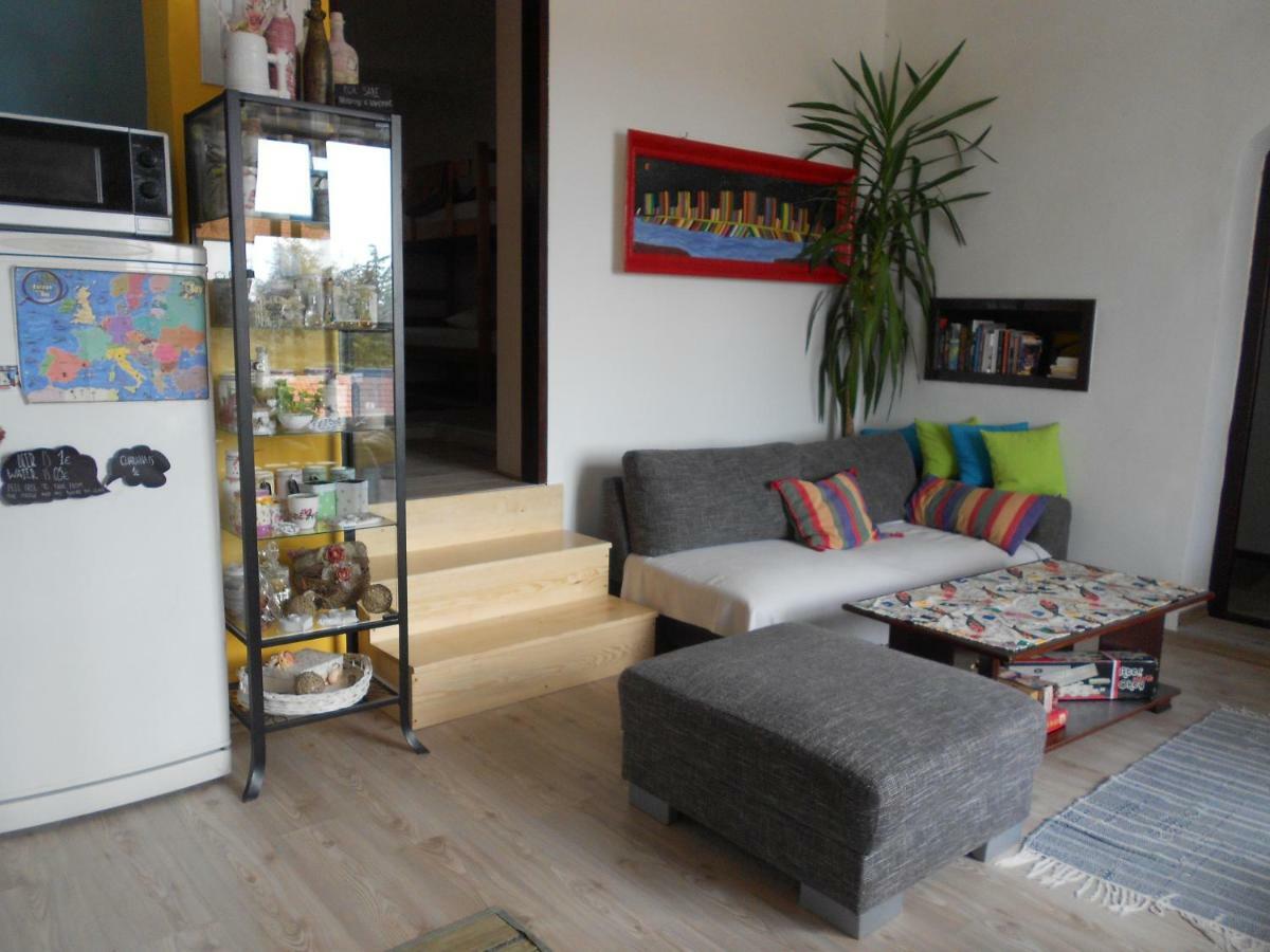 סמדרבו Hostelche Guest House מראה חיצוני תמונה