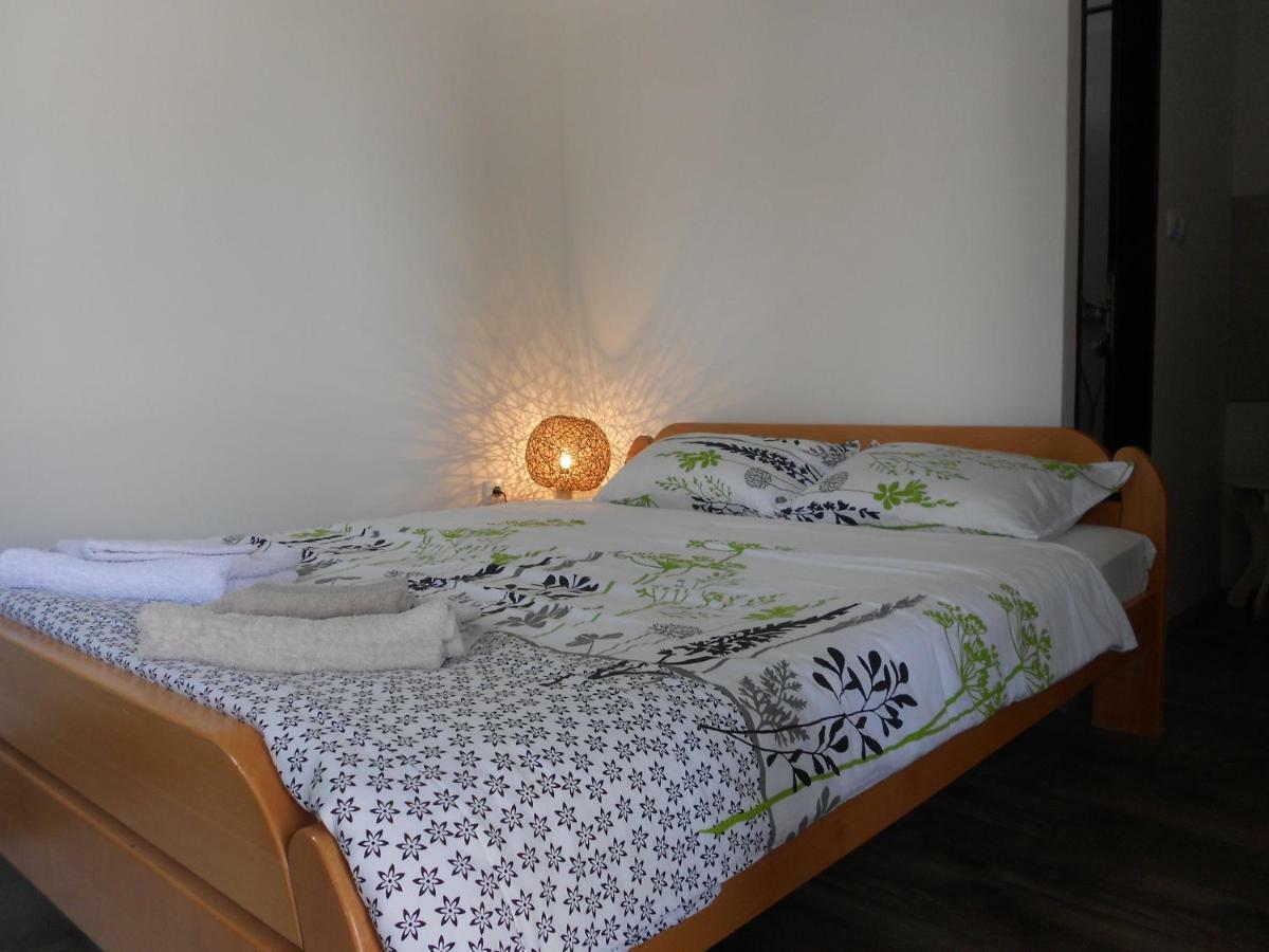 סמדרבו Hostelche Guest House מראה חיצוני תמונה