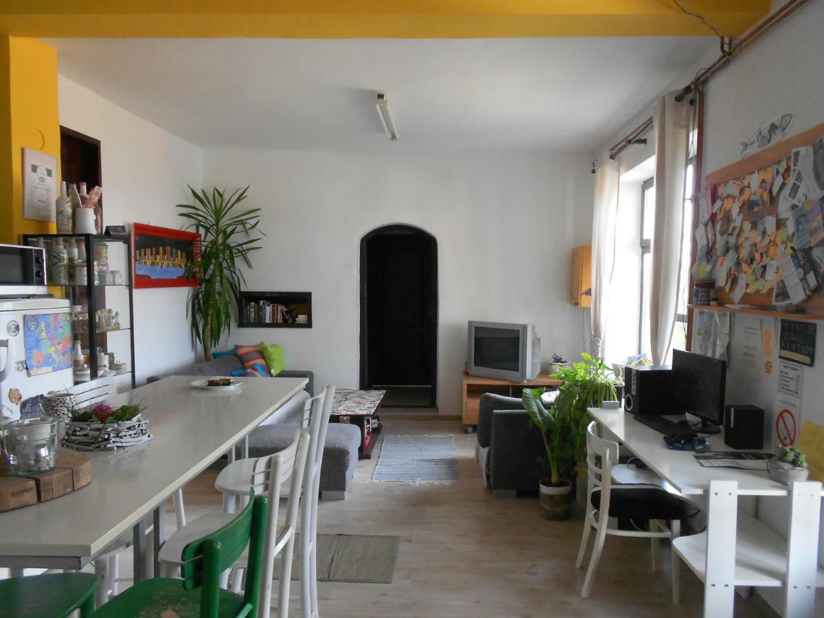 סמדרבו Hostelche Guest House מראה חיצוני תמונה